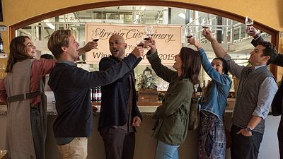 Imagem da notícia Friends From College: Nova série com Cobie Smulders ganha fotos e sinopse