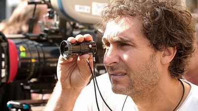 Imagem da notícia Doug Liman deixa a direção de Liga da Justiça Sombria