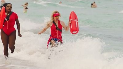 Imagem da notícia Participantes de RuPaul's drag Race estrelam paródia de Baywatch