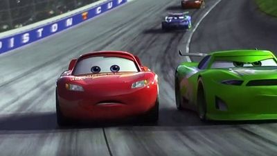 Imagem da notícia Relâmpago McQueen tem crise de meia-idade em novo trailer de Carros 3