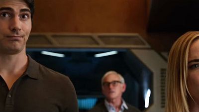 Imagem da notícia Comic-Con 2017: Trailer da terceira temporada de Legends of Tomorrow tem novos vilões, segredos e piadinha com Titanic