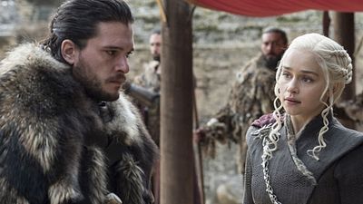 Imagem da notícia Game of Thrones: Emilia Clarke e Kit Harington reagem à grande revelação sobre Jon Snow