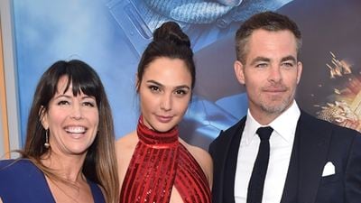 Patty Jenkins finalmente assina contrato para dirigir Mulher-Maravilha 2