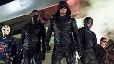 Arrow: Stephen Amell e elenco fazem mistério sobre sexta temporada da série (Entrevista)