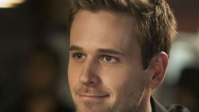 Imagem da notícia Ator de Younger e The Blacklist: Redemption revela que precisou esconder homossexualidade para manter a carreira