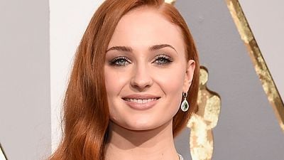 Imagem da notícia Sophie Turner defende astros mirins de Stranger Things após críticas de fãs