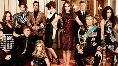 Imagem da notícia The Royals: Elenco feminino da série denuncia assédios sexuais cometidos por Mark Schwahn