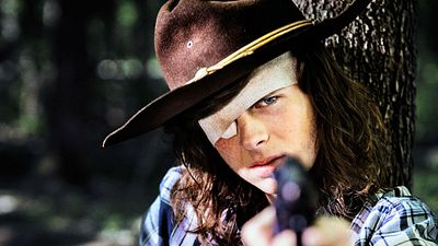 Imagem da notícia The Walking Dead: Chandler Riggs aparece de cabelos curtos em foto