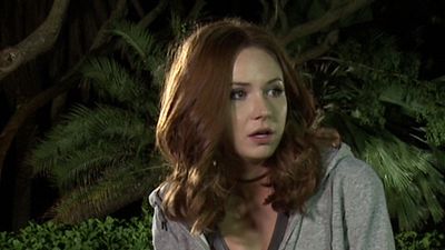Imagem da notícia Jumanji: Karen Gillan foge de mariposa e fala sobre os riscos de filmar na floresta (Entrevista Exclusiva)