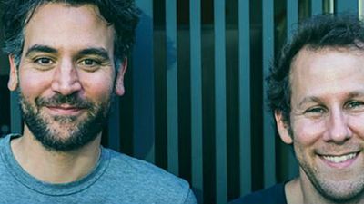 Imagem da notícia Josh Radnor, o Ted de How I Met Your Mother, está no Brasil para a turnê musical de sua dupla