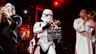 Imagem da notícia Bloco de carnaval transforma temas clássicos do cinema em marchinhas