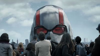 Imagem da notícia Homem-Formiga e a Vespa: Trailer mostra pela primeira vez a vilã Fantasma caracterizada