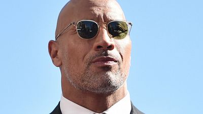 Imagem da notícia Universal vence leilão e vai distribuir Red Notice, novo filme de Dwayne Johnson