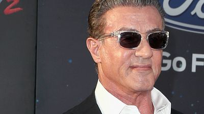 Imagem da notícia Fake news! Sylvester Stallone 'continua socando' e desmente boatos de que morreu