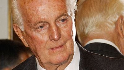 Imagem da notícia Hubert de Givenchy, estilista de Audrey Hepburn e Elizabeth Taylor, morre aos 91 anos