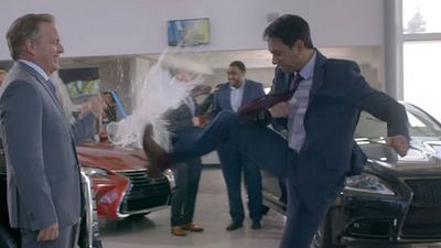 Imagem da notícia Cobra Kai: Rivalidade de Daniel LaRusso e Johnny Lawrence segue firme e forte em teaser da sequência de Karatê Kid