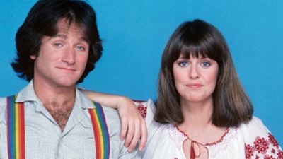 Livro sobre Robin Williams aponta que ele teria feito brincadeiras abusivas com atriz no set de Mork & Mindy