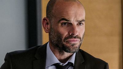 Imagem da notícia Arrow: Paul Blackthorne não retorna para a sétima temporada