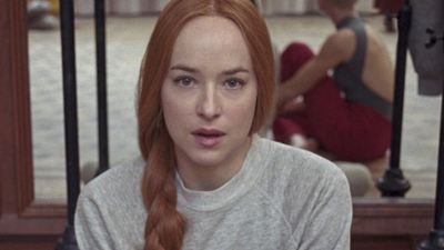 Suspiria: Dakota Johnson aparece ruiva nas primeiras imagens do remake