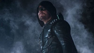 Imagem da notícia Arrow: Todos contra o Arqueiro Verde (Crítica da 6ª temporada)