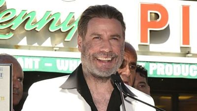 John Travolta é homenageado em Nova York na pizzaria de Os Embalos de Sábado à Noite
