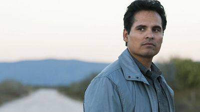 Imagem da notícia Veja as primeiras fotos de Michael Peña e Diego Luna em Narcos: México