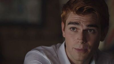 Imagem da notícia Comic-Con 2018: Trailer da terceira temporada de Riverdale promete mais problemas nas vidas de Archie e Betty