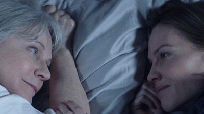 Imagem da notícia What They Had: Drama estrelado por Hilary Swank ganha primeiro trailer