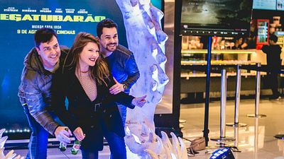 Imagem da notícia Megatubarão: Em pré-estreia, fãs vibram por Jason Statham na luta contra gigante do mar