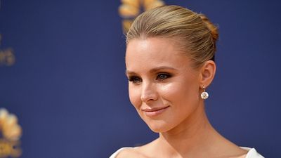 Imagem da notícia Kristen Bell lê tweets de Donald Trump com a voz de Gossip Girl