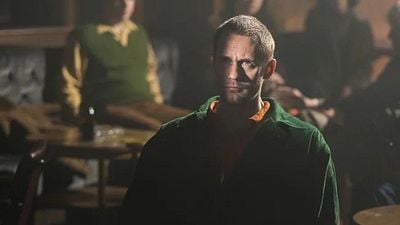 Imagem da notícia The Little Drummer Girl: Alexander Skarsgård é destaque nas primeiras imagens da série 