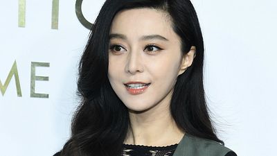 Imagem da notícia Fan Bingbing reaparece e pede desculpas após multa milionária por evasão de divisas