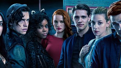 Riverdale: Protagonistas surgem como os próprios pais em imagens de episódio em flashback