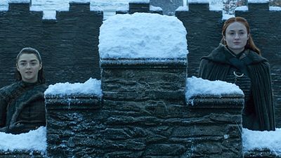 Imagem da notícia Game of Thrones: Roteiros explicam a dinâmica entre Arya e Sansa na sétima temporada