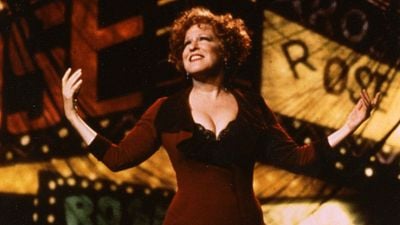 Imagem da notícia Criadora de Gilmore Girls é cotada para dirigir remake do musical Gypsy