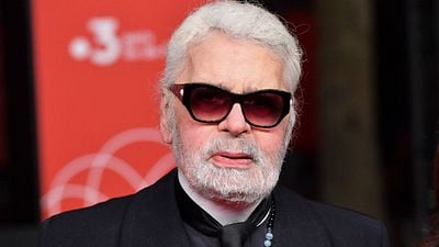 Imagem da notícia Morre o estilista Karl Lagerfeld