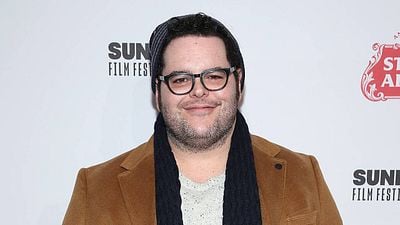 Imagem da notícia Josh Gad se junta a Hugh Laurie em comédia da HBO
