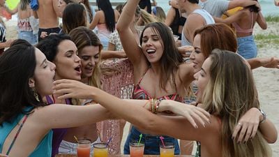 Imagem da notícia Socorro, Virei uma Garota! transforma garoto nerd em mulher no seu primeiro trailer