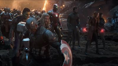 Imagem da notícia Vingadores - Ultimato: Produtor diz que Capitão América não levantou Mjölnir em Era de Ultron por "educação"