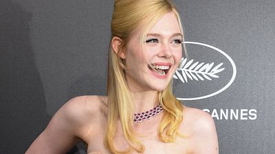 Imagem da notícia Festival de Cannes 2019: Elle Fanning desmaia durante premiação