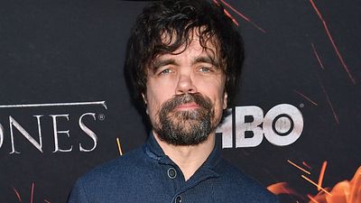 Imagem da notícia Peter Dinklage fará parceria com Rosamund Pike em seu primeiro projeto após Game of Thrones