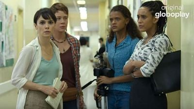 Imagem da notícia Aruanas: Saiu trailer da série protagonizada por Débora Falabella, Leandra Leal e Taís Araújo