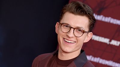 Imagem da notícia Tom Holland diz que toparia Peter Parker gay e que UCM precisa de mais do que apenas "homens héteros brancos"