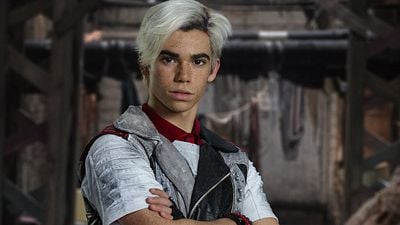 Imagem da notícia Disney cancela première de Descendentes 3 e anuncia doação a ONG em nome de Cameron Boyce