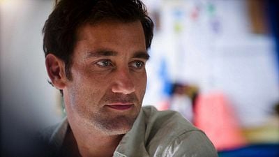 Imagem da notícia Clive Owen é escalado em série de Stephen King com Julianne Moore