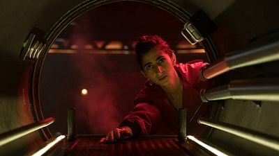 Imagem da notícia Sky Rojo: Netflix confirma nova série do criador de La Casa de Papel com ator de Sense8