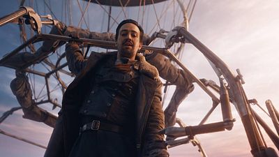 Imagem da notícia His Dark Materials 1x04: O Urso, a menina e Lin-Manuel Miranda num balão