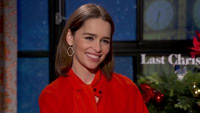 Imagem da notícia "Esse filme é muito diferente de Game of Thrones, mas Game of Thrones é diferente de mim", diz Emilia Clarke (Entrevista exclusiva)
