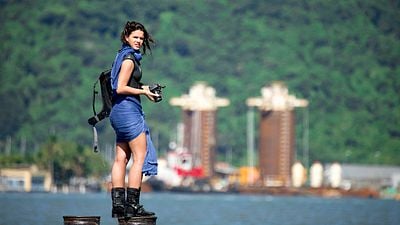 Imagem da notícia Vou Nadar Até Você: Bruna Marquezine investiga mistério no trailer de seu primeiro longa