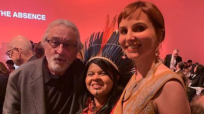 Imagem da notícia Oscar 2020: Petra Costa encontra com Leonardo DiCaprio, Robert De Niro e Brad Pitt